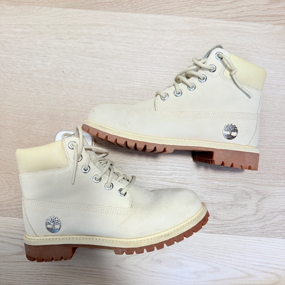 Timberland Boots in Light Ivory - Picture 3 of 8